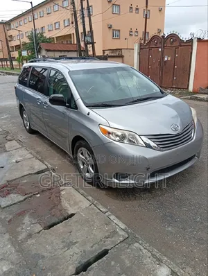 Toyota Sienna 2014 Silver