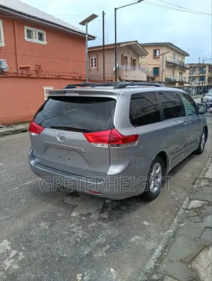 Toyota Sienna 2014 Silver
