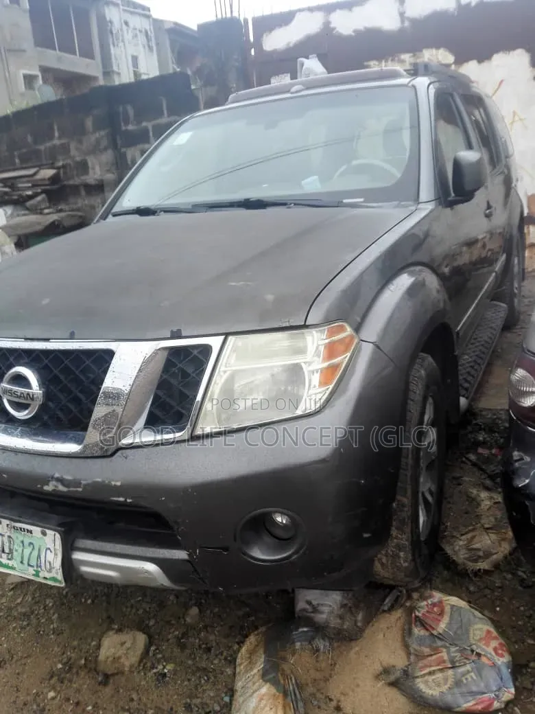 Nissan Pathfinder 2006 Black