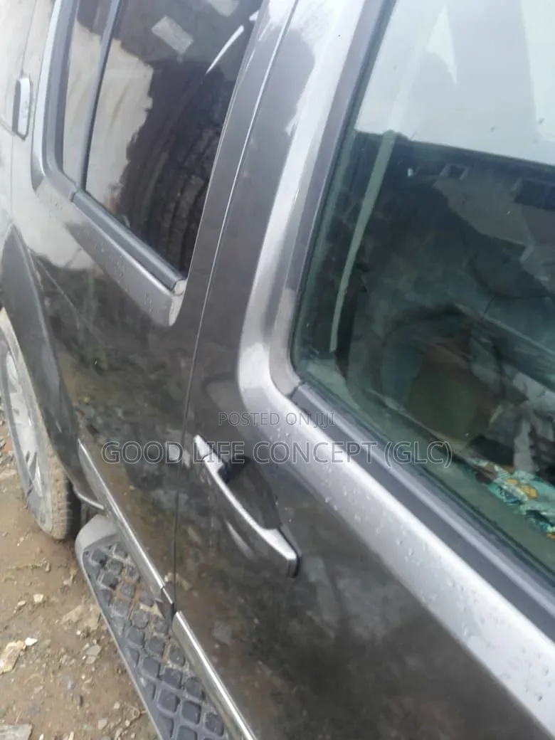 Nissan Pathfinder 2006 Black