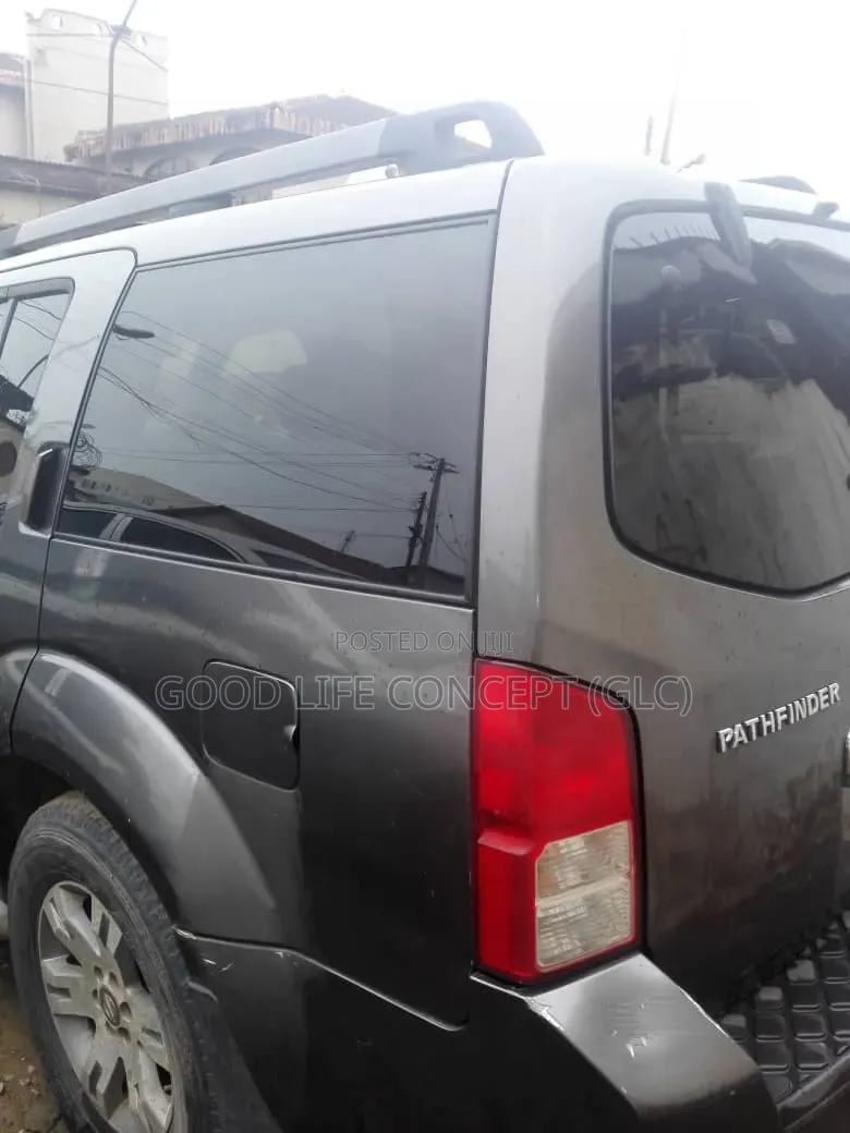 Nissan Pathfinder 2006 Black