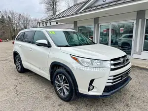Toyota Highlander XLE 4x2 V6 (3.5L 6cyl 8A) 2018 White