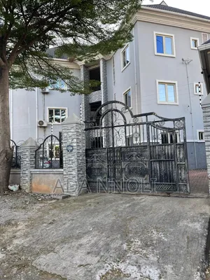 6bdrm Block of Flats in Garki for sale