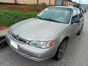 Toyota Corolla 2000 Gold