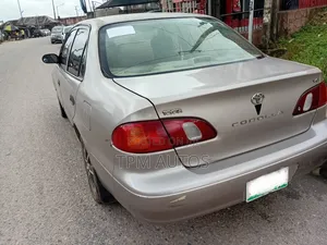 Toyota Corolla 2000 Gold