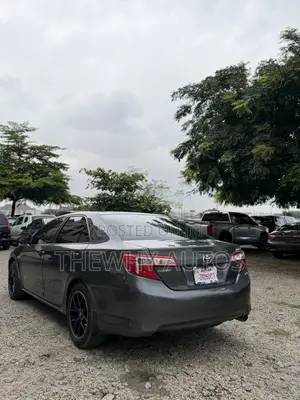 Toyota Camry LE 4dr Sedan (2.5L 4cyl 6A) 2012 Gray