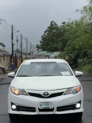 Toyota Camry SE 4dr Sedan (2.5L 4cyl 6A) 2013 White