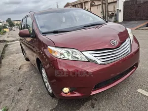 Toyota Sienna 2013 Red