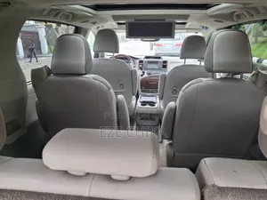 Toyota Sienna 2013 Red