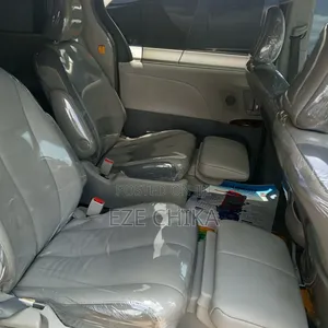 Toyota Sienna 2013 Red