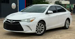 Toyota Camry XLE 4dr Sedan (2.5L 4cyl 6A) 2017 White