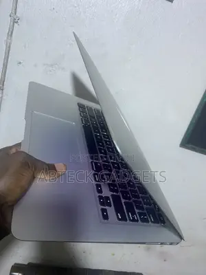 Laptop Apple MacBook Air 2017 8GB Intel Core i5 SSD 256GB