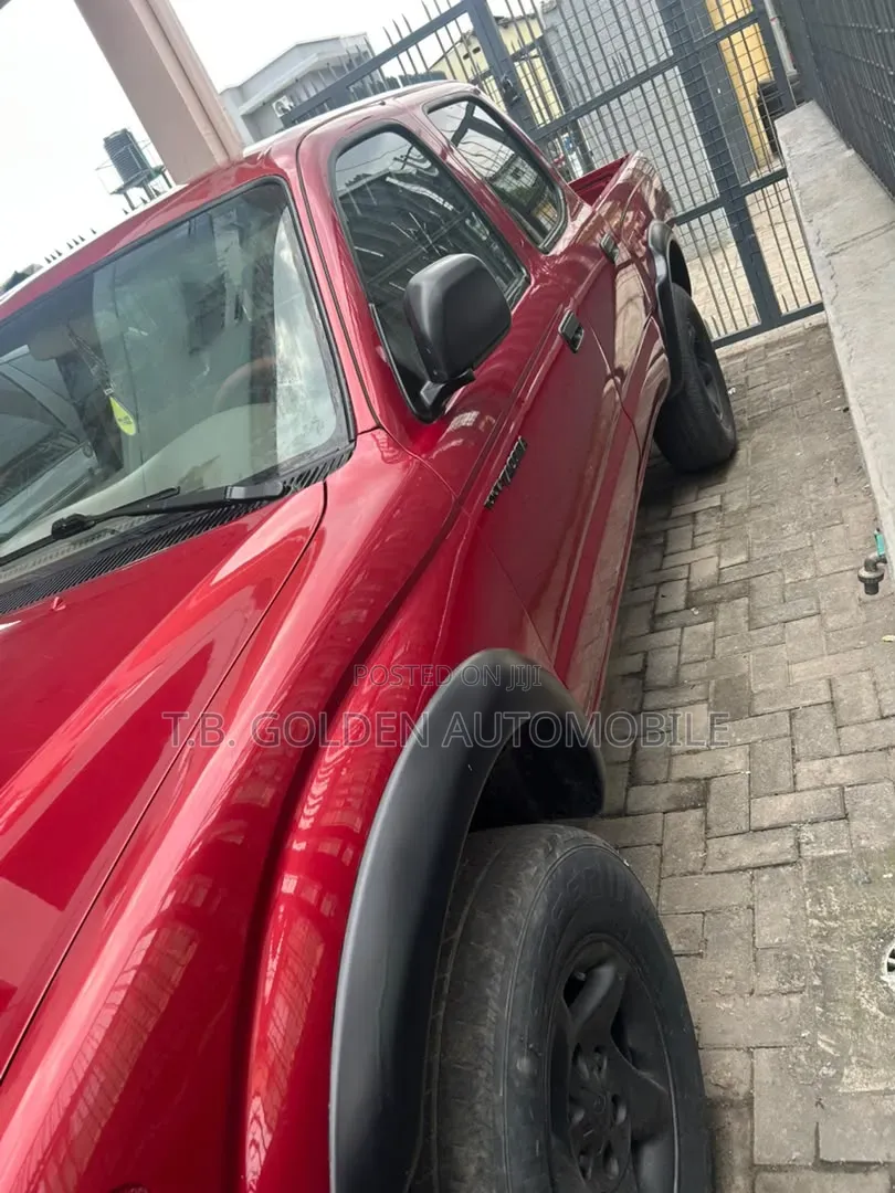Toyota Tacoma 2000 Red