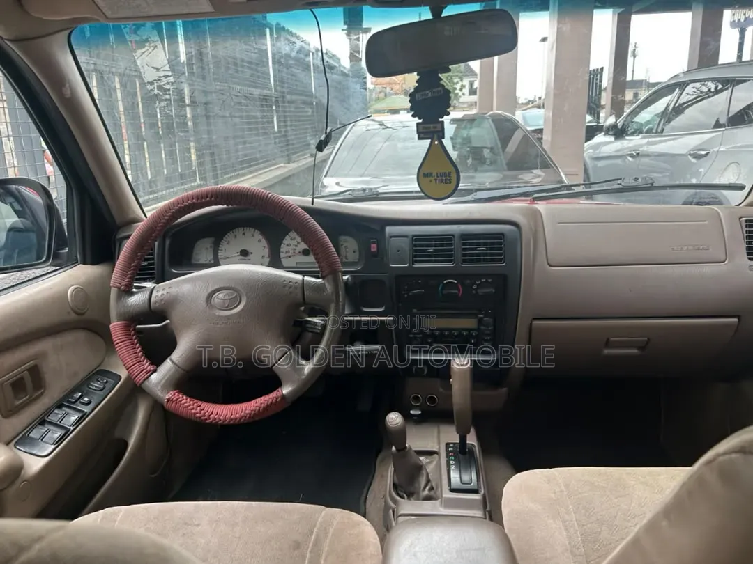 Toyota Tacoma 2000 Red