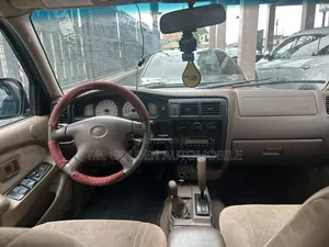Toyota Tacoma 2000 Red