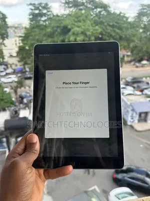 Apple iPad 9.7 32 GB Gray