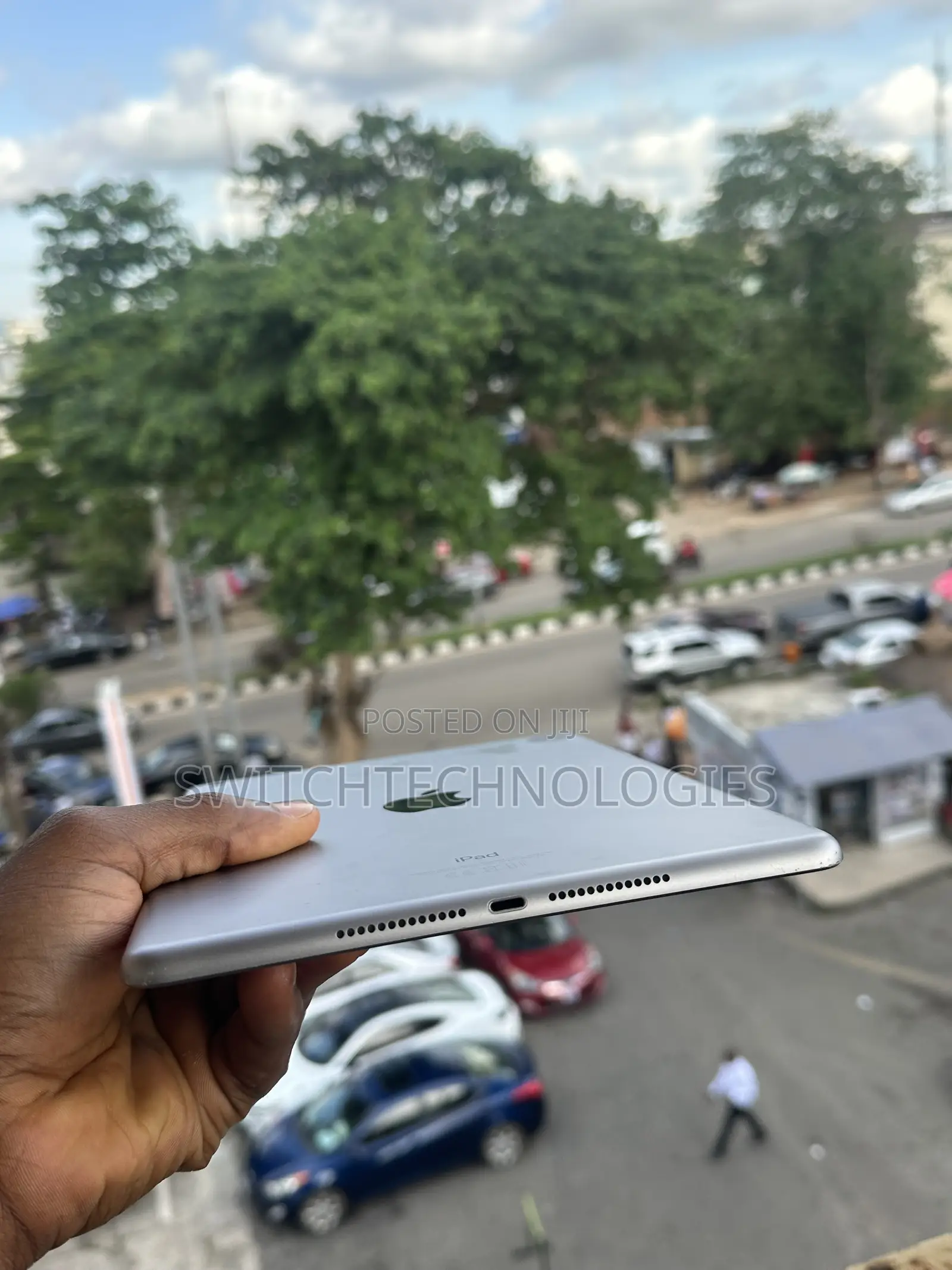 Apple iPad 9.7 32 GB Gray