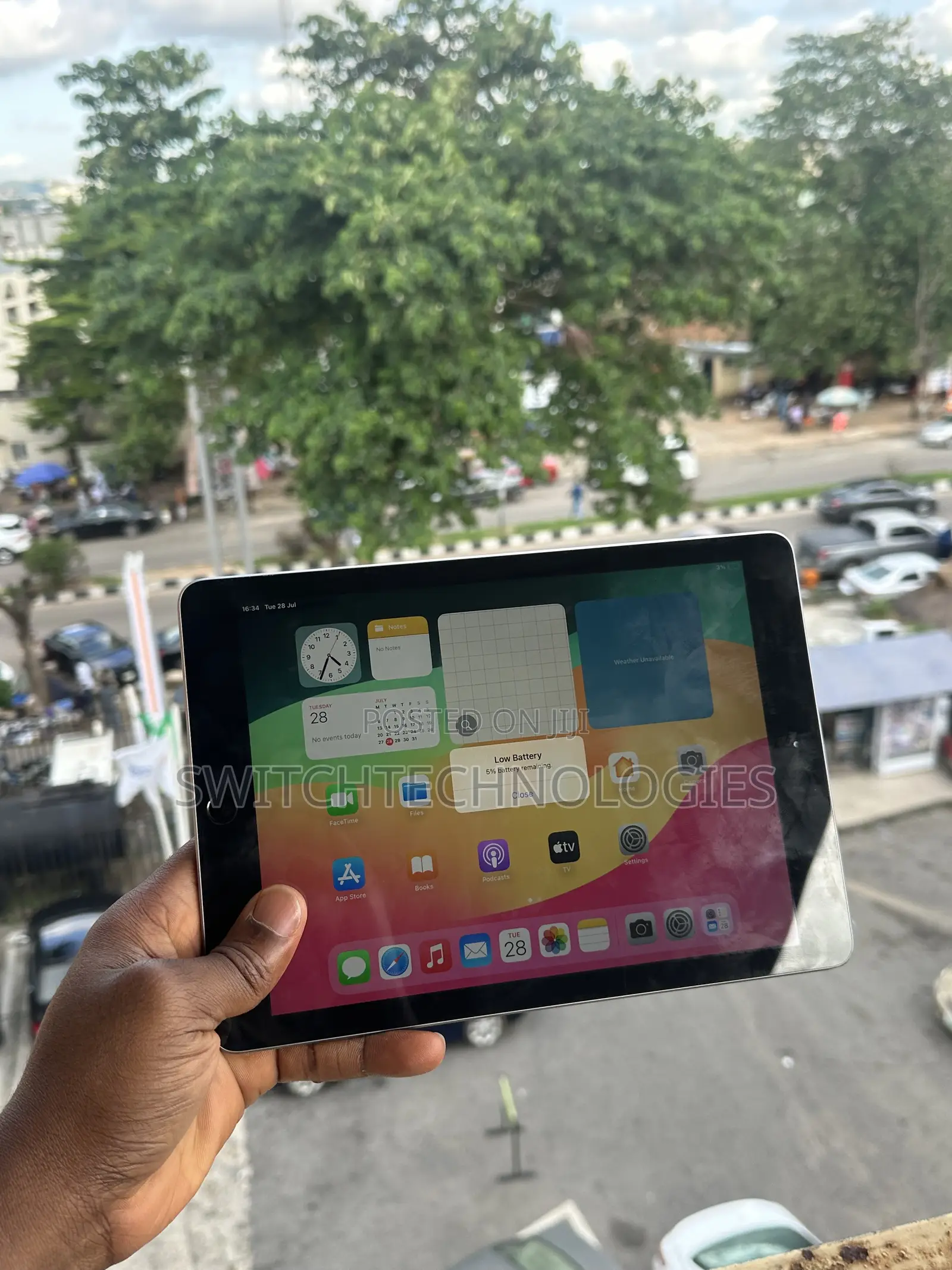 Apple iPad 9.7 32 GB Gray