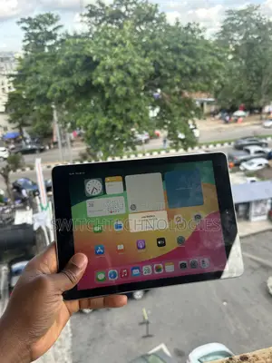 Apple iPad 9.7 32 GB Gray