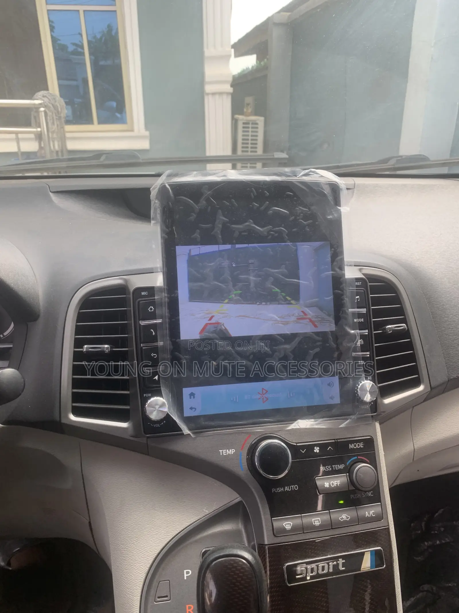 Venza Android Screen Multimedia + Reverse Camera