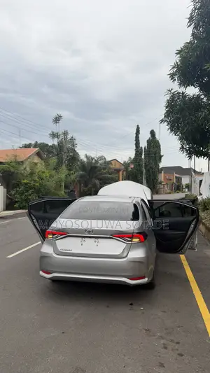 Toyota Corolla 2025 Silver