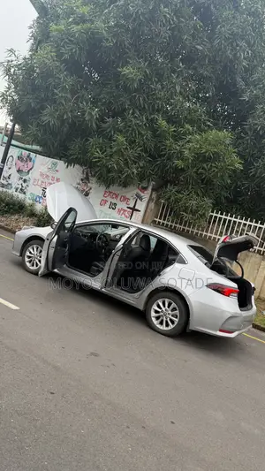 Toyota Corolla 2025 Silver
