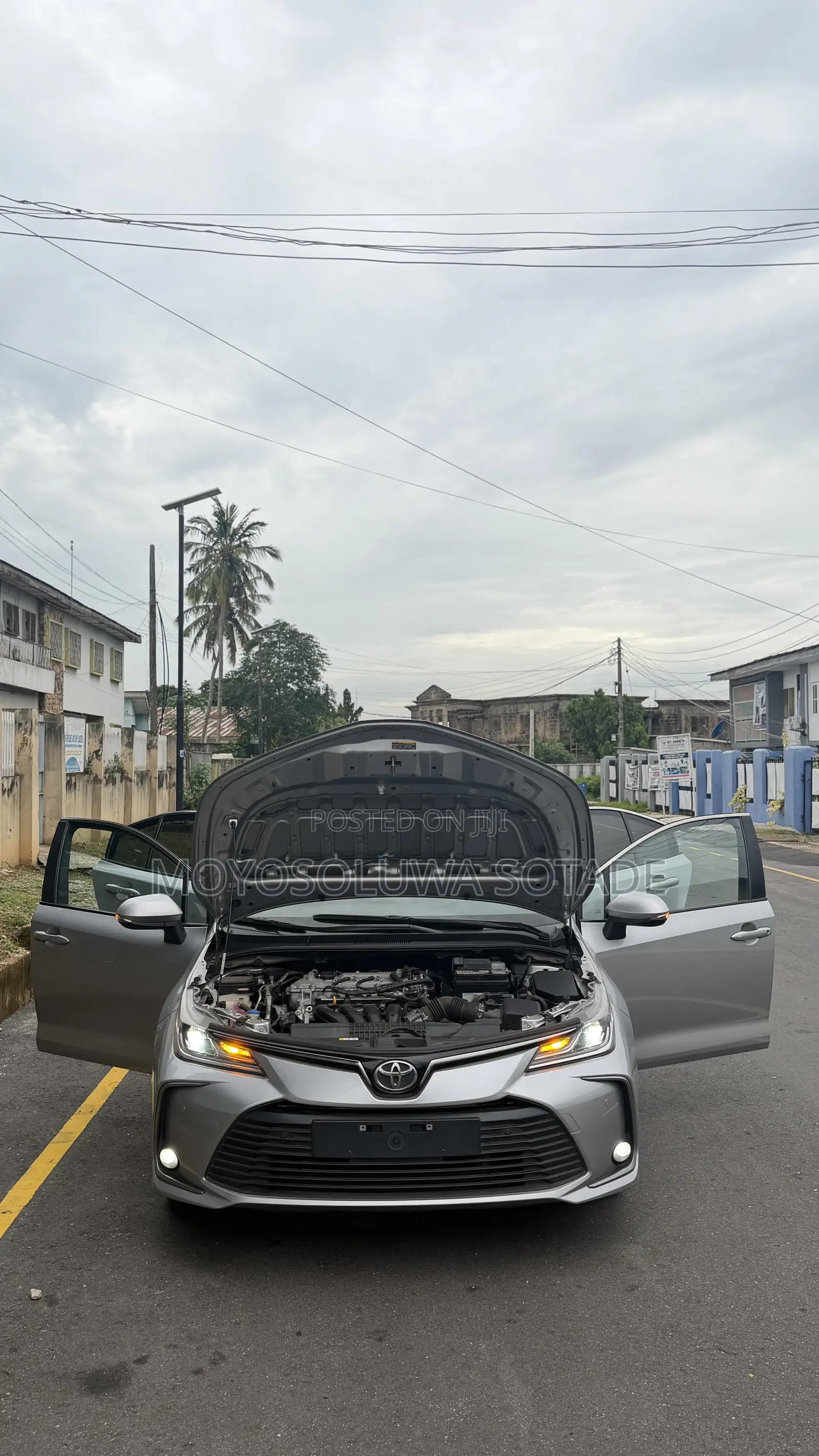 Toyota Corolla 2025 Silver