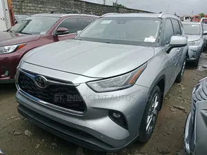 Toyota Highlander 2022 Silver