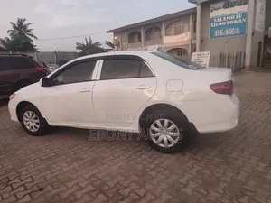 Toyota Corolla 2010 White