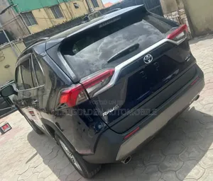 Toyota RAV4 2019 Blue