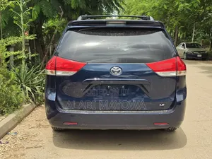 Toyota Sienna LE 7 Passenger 2012 Blue