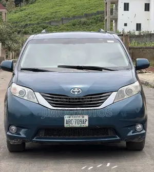 Toyota Sienna 2011 Blue