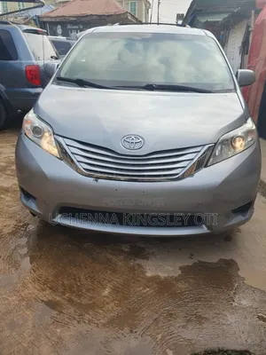 Toyota Sienna 2011 Silver