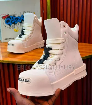 High Demand Luxury Men's Sneakers Qeezaza Well Branded Package