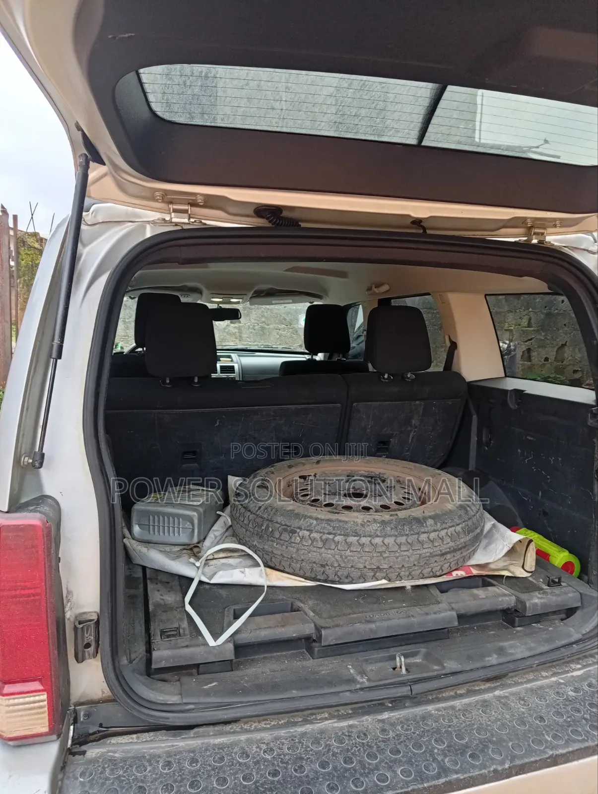 Dodge Nitro 2012 Silver