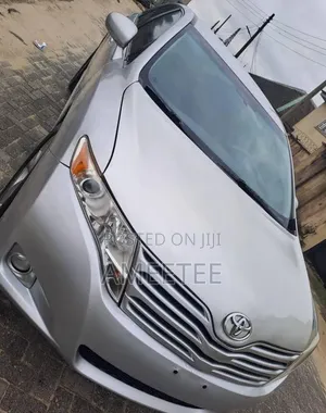 Toyota Venza 2010 Silver