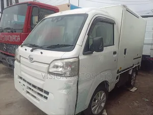 Bus 2004 White