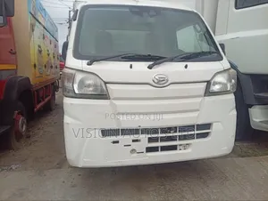 Bus 2004 White
