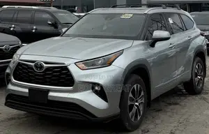 Toyota Highlander XLE 2021 Silver