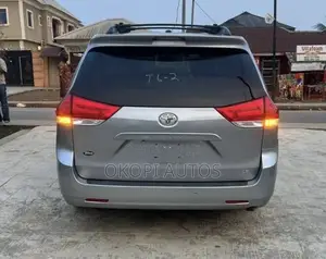 Toyota Sienna 2014 Silver
