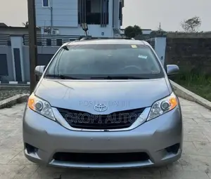 Toyota Sienna 2014 Silver