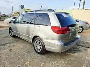 Toyota Sienna LE AWD 2005 Silver