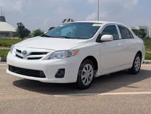 Toyota Corolla LE 4dr Sedan (1.8L 4cyl 4A) 2013 White