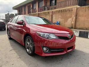Toyota Camry SE V6 4dr Sedan (3.5L 6cyl 6A) 2013