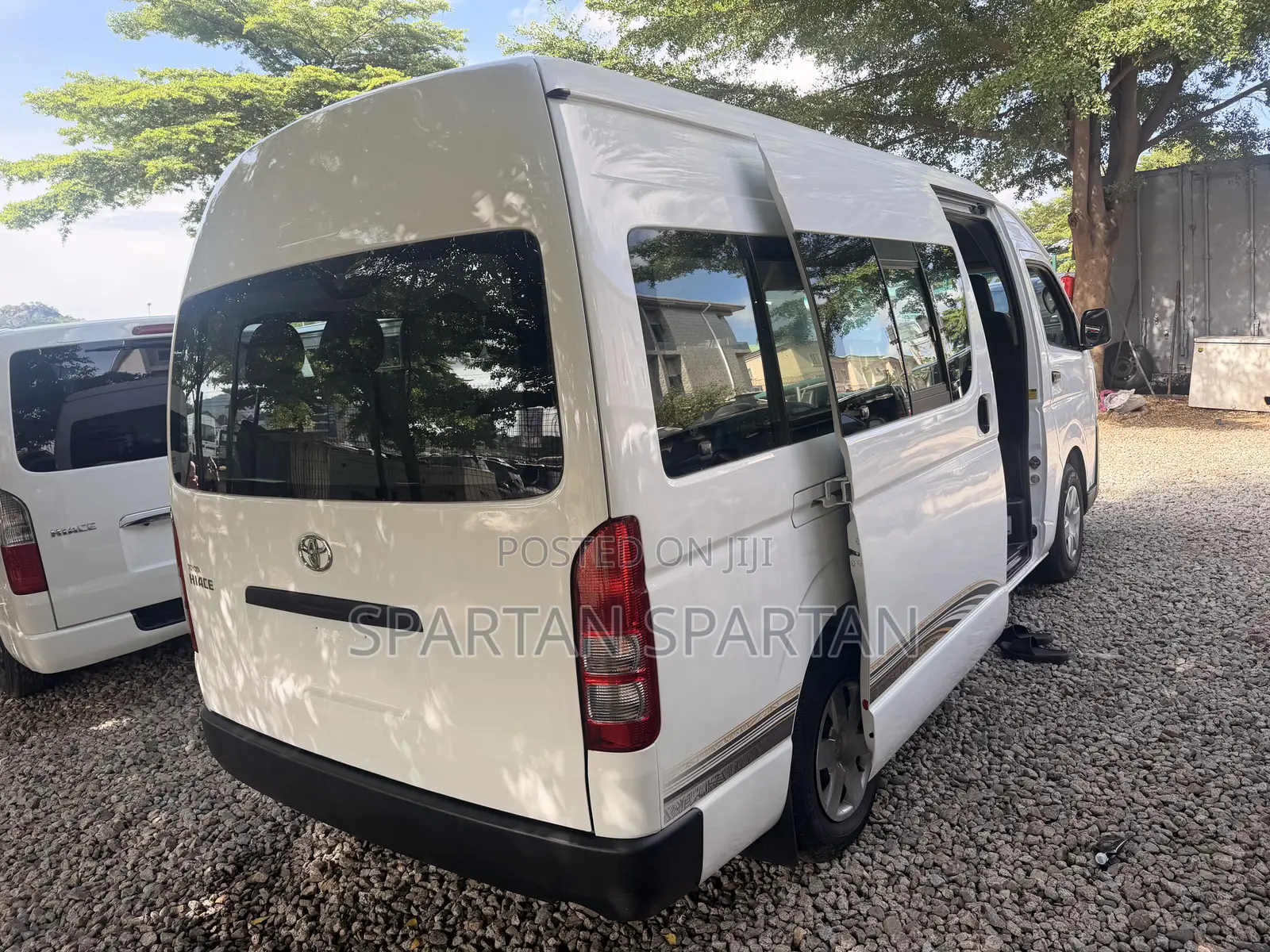 Toyota HiAce 2013 White