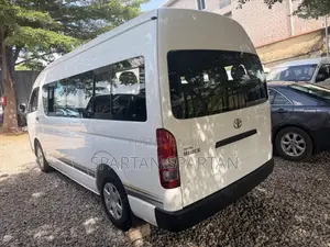 Toyota HiAce 2013 White