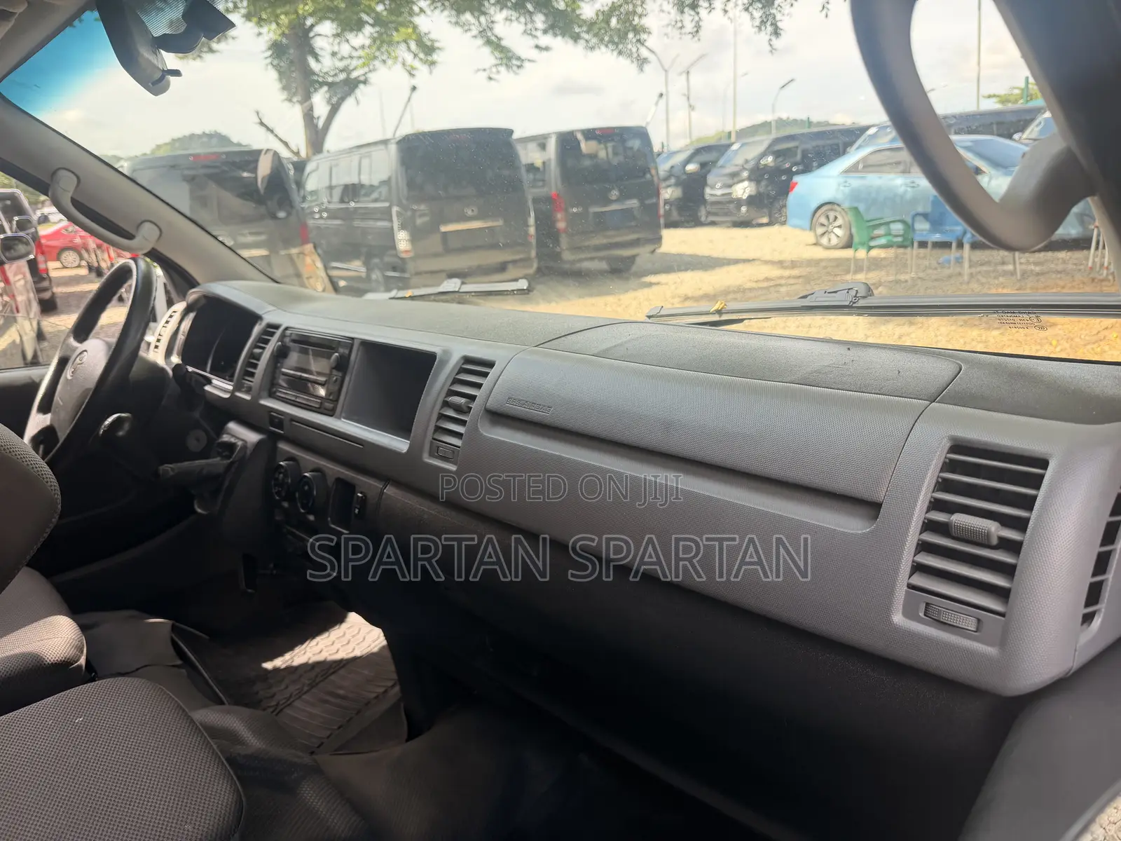 Toyota HiAce 2013 White