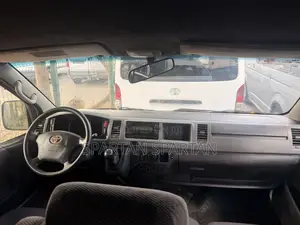 Toyota HiAce 2013 White