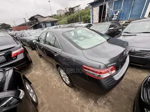 Toyota Camry LE 4dr Sedan (2.5L 4cyl 6A) 2011 Gray