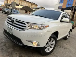 Toyota Highlander SE 3.5L 2WD 2013 White